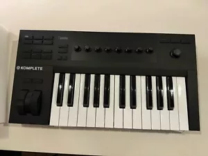 Native Instruments Komplete Kontrol A25 25-Note USB MIDI Keyboard Controller - Picture 1 of 2