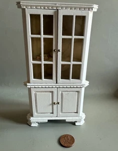 Armario esquinero pintado en miniatura vintage para casa de muñecas - Imagen 1 de 5
