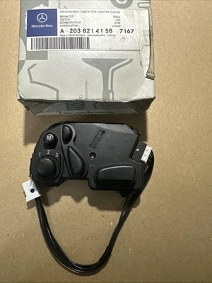 BRAND NEW GENUINE MERCEDES W203 Front Left Seat Memory Switch A20382141587167. - Image 1 of 2