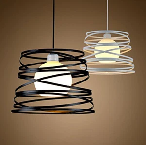 Lampadario a sospensione moderno con paralume in metallo a vortice traforato - Foto 1 di 11