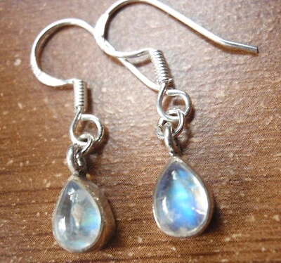 Pendientes colgantes de plata de ley 925 lágrimas de piedra lunar muy pequeños Foto 1 de 2