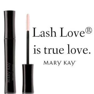 MARY KAY LASH LOVE MASCARA BNIB **AMAZING** BLACK Lengths, Volumises & Curls! - Picture 1 of 7