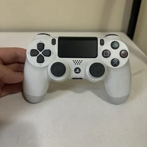Sony Playstation 4 Dual Shock Wireless Controller Modell CUH-ZCT1U (weiß) getestet - Bild 1 von 9