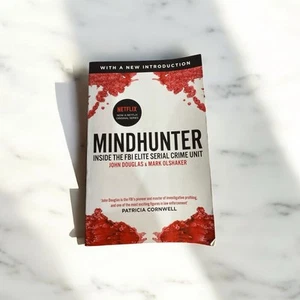 Mindhunter by John Douglas & Mark Olshaker (Paperback 2017) FBI Serial Crime - Picture 1 of 2