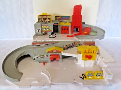 HOT WHEELS 2015 CAR WASH & SERVICE STATION 99% INTACT VERY NICE CONDITION - Image 1 of 3