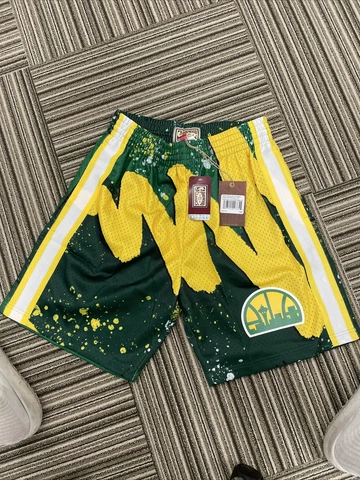 NEW MITCHELL AND NESS HWC SWINGMAN SEATTLE SUPERSONICS SHORTS MEDIUM Cover