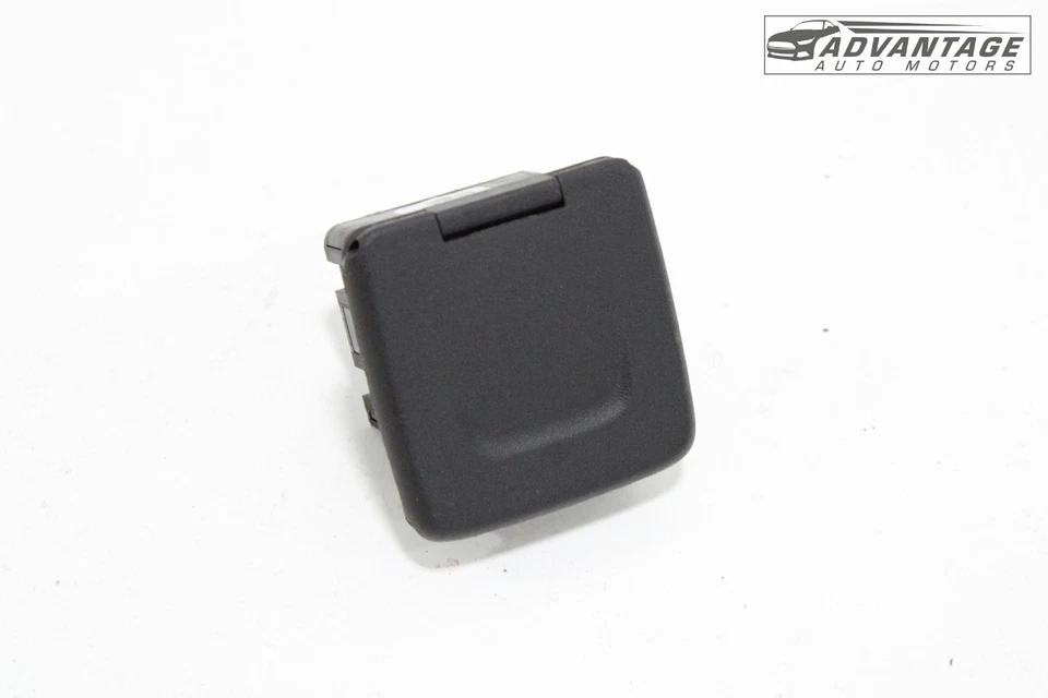 2019 CHEVROLET SILVERADO 1500 LD CENTER CONSOLE REAR POWER OUTLET SOCKET OEM - Image 1 of 4