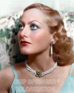 JOAN CRAWFORD INDOSSA GIOIELLI DI PERLE BELLA FOTO A COLORI DI CHIP SPRINGER - Foto 1 di 1