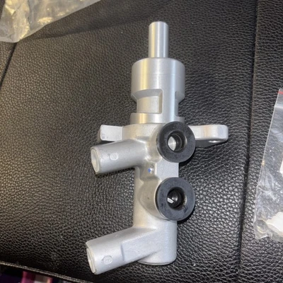 M630264 Select Ford / Jaguar / Lincoln Models Master Cylinder - Image 1 of 4