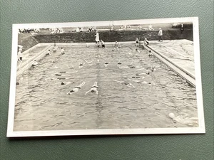 AK, Synchronschwimmen im unbekannten Pool, Bäder, Baden, Echtfoto - Bild 1 von 4