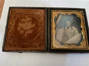 Vintage Gold gerahmtes Farbfoto auf Glasheft Esther Lippincott Madara - Bild 1 von 6