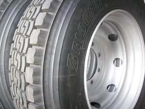 2x Reifen 275/80R22,5 Bridgestone M+S neu + Felgen Unimog LKW Bus 275 80 22 5 - Bild 1 von 12