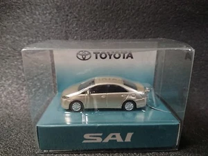 TOYOTA SAI Llavero Luz LED Beige Metalizado Pull Back  - Imagen 1 de 6