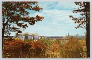 Postal International Bridge Sault Ste. Marie Michigan - Colores de otoño - Imagen 1 de 2