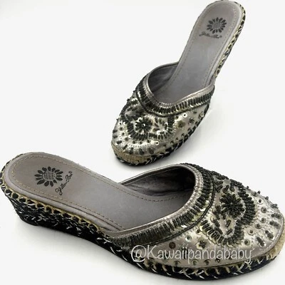 Y2K Vintage Caja Amarilla Plateada Metálica Cuentas Lentejuelas Alpargata Cuña Mula 8.5 Foto 1 de 4