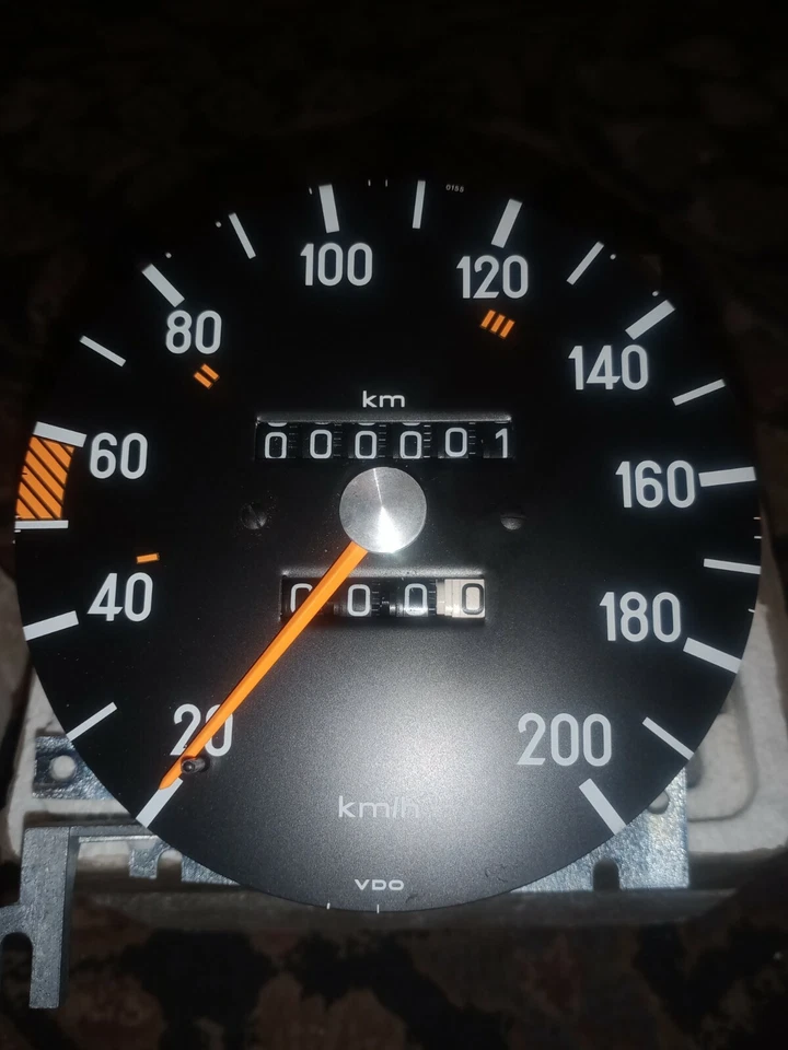 W123 Speedometer New Genuine Rare 200km/h Black center dot . NOS - Image 1 of 4