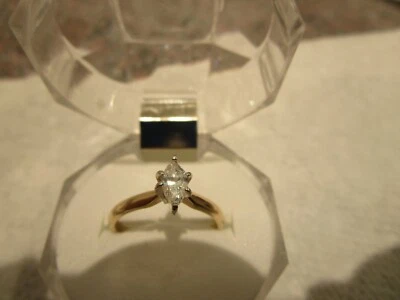 14K  YELLOW GOLD ENGAGEMENT RING SOLITAIRE WITH MARQUISE SHAPED DIAMOND STONE - Image 1 of 4