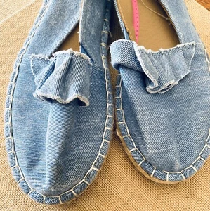 Wonder Nation Size 4 Girls Slip On Blue Denim Casual Beach Summer Flats NWOT - Picture 1 of 6