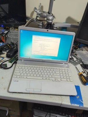 Ноутбук Sony VPCEE23FX Turion P520 - твердотельный накопитель 120 Гб - RAM 4 Гб - веб-камера - Wi-Fi -... - Изображение 1 из 4