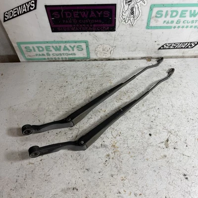 Par de brazos limpiaparabrisas delantero izquierdo derecho FC Mazda RX7 86-91 Foto 1 de 4