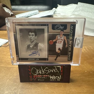 2024-25 Panini One And One Jeremy Lin One Man Show Signatures automático/49 Knicks Foto 1 de 2