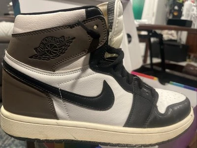 Air Jordan - Talla 9.5 - Blanco y Negro Originales (APENAS USADO) (en Caja) Foto 1 de 4