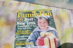 Family Fun Magazine November 2000 FREE SHIP! - Picture 1 of 2