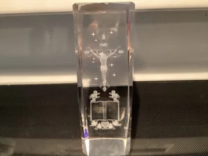 3 Dimensional, 6 “ Tall, ETCHED GLASS CRYSTAL w/ Jesus on Cross Inside- RARE !! - Picture 1 of 4
