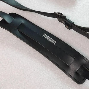 Chitarra Yamaha tracolla in pelle chitarra basso slim B739 - Foto 1 di 5