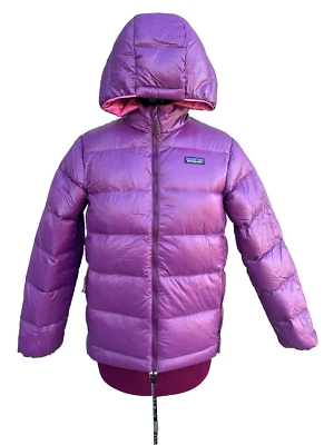 CHAQUETA SUÉTER DE PLUMÓN NUEVA CON ETIQUETAS ($189) PATAGONIA NIÑAS XL/14 *Púrpura talla XL-14 Foto 1 de 4