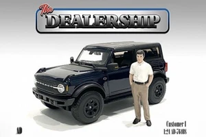 The Dealership Customer I American Diorama 76408 1:24 3" - Picture 1 of 2
