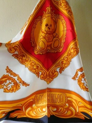 Novo cachecol quadrado Moschino Toy Bear 100% seda  - Imagem 1 de 4