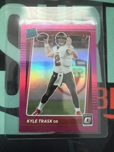 2021 Donruss Optic Kyle Trask Pink Prizm Rated Rookie #209 Tampa Bay Buccaneers - Foto 1 di 2