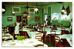 VICKSBURG, MISSISSIPPI - OLD SOUTHERN TEA ROOM - BLACK WAITRESS - POSTCARD - Picture 1 of 2