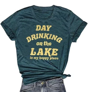 T-shirt 'Day Drinking on the Lake is my happy place' Teal Graphic Small - Foto 1 di 6