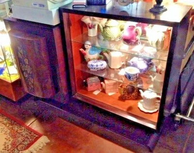 Antiguo gabinete de vino bar de cócteles art deco; estantes de exhibición y gabinetes interiores Foto 1 de 3