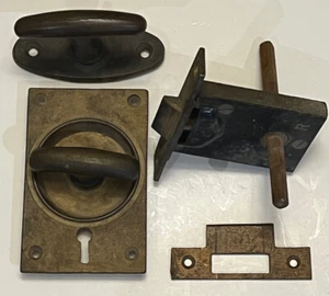 ANTICO SET POMELLI PER PORTA INDUSTRIALE IN BRONZO SERRATURA A MORTASA "R" - MANIGLIA A T - Foto 1 di 4