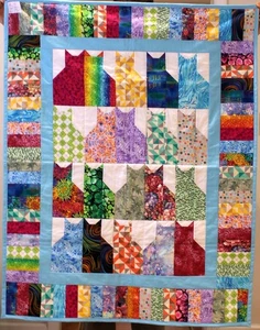 Handgefertigte bunte Drucke blau getrimmt Katze Katze Quilt Überwurf KATZENRETTUNG - Bild 1 von 2