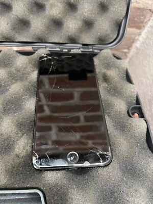 Apple iPhone 8 Plus - 256GB - Silver (Verizon) A1864 (CDMA + GSM) - Image 1 of 4