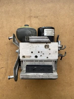 2003-2006 Mercedes-Benz W211 E500 4Matic  ABS Anti Lock Hydraulic Pump Module  - Image 1 of 4