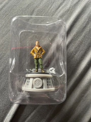 The Hunger Games Mini Figures District 8 Girl Cover