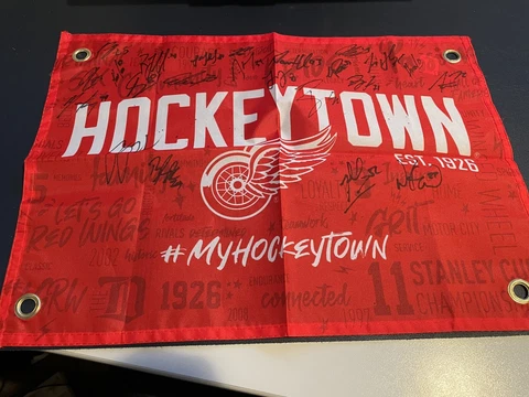 Detroit Red Wings Flag Team Signed 23 Signatures Larkin Mantha And Others Cover
