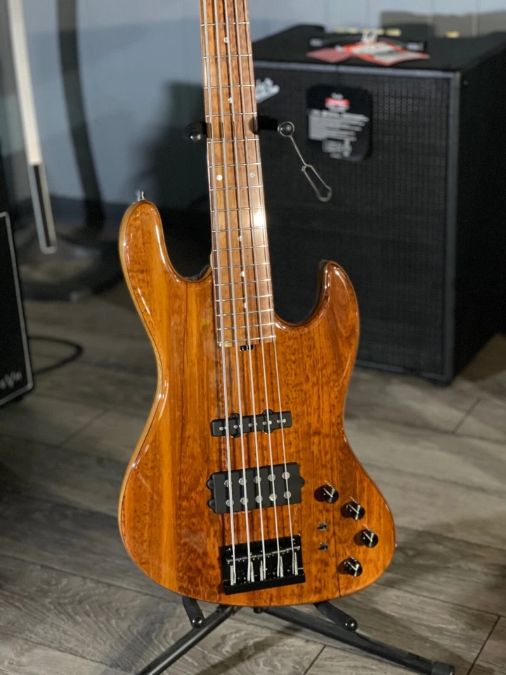 Sadowsky Masterbuilt 21-Fret M/M Bass, Limited Edition, 5 String #6 of 40 - Image 1 of 4
