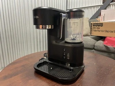 Cafetera y licuadora Black Mr Coffee Frappe 3 en 1 congelada BVMC-FCM-2T Foto 1 de 4