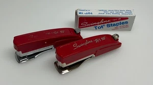 Lot 2 Vintage Red Swingline Tot 50 Mini Staplers & 1 Box Of Staples - Picture 1 of 4