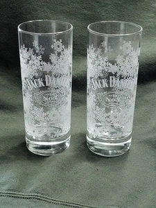 Jack Daniel's 2 Glasses Whiskey Highball Glass Seasonal Etched Snowflake - Picture 1 of 4