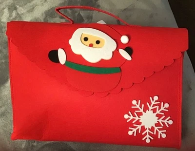 A beatiful felt bag with handle in red with father christmas and a snowflake on - Image 1 of 4
