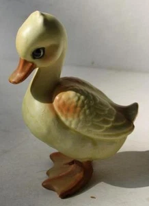 Duck Chick Figurine Lefton H6981 Ceramic Porcelain Hand Painted Made in Japan -- - Picture 1 of 1
