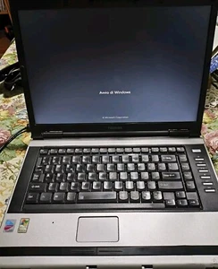 Notebook Toshiba Satellite M70 - Intel Pentium M 1860 Mhz 2 GB Ram - Funzionante - Foto 1 di 12