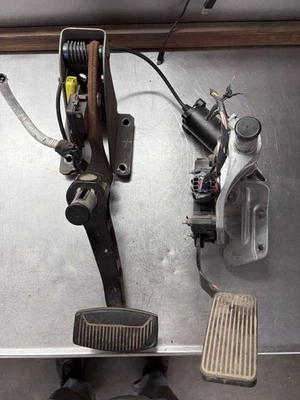 05-07 Ford F250 F350 SD conjunto de pedal de freio ajustável acelerador fabricante de equipamento original - Imagem 1 de 4